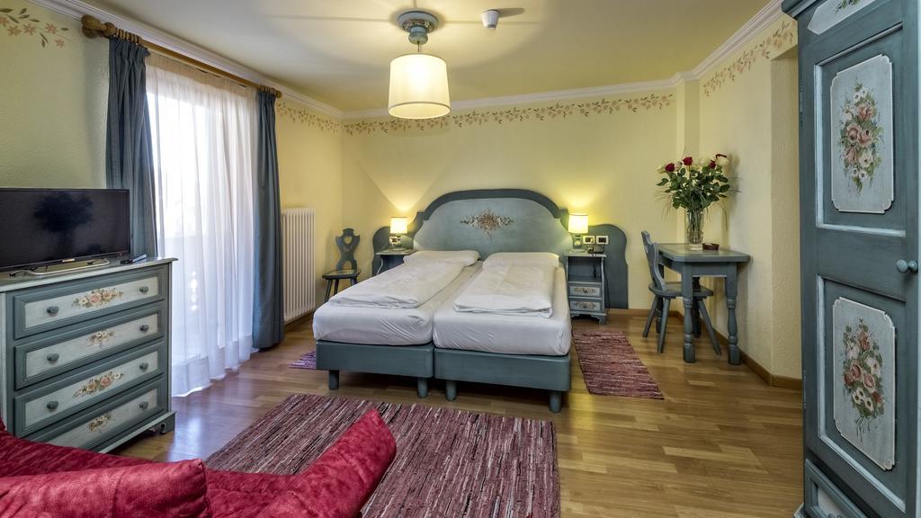 Hotel Brunella San Vigilio Di Marebbe Exterior photo